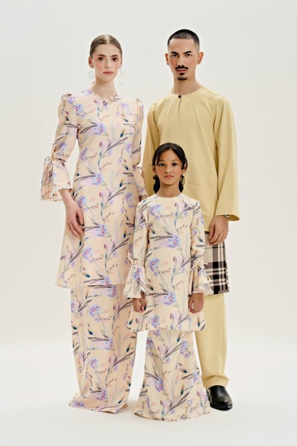 MIKAELA FAM MIKAELA FAM